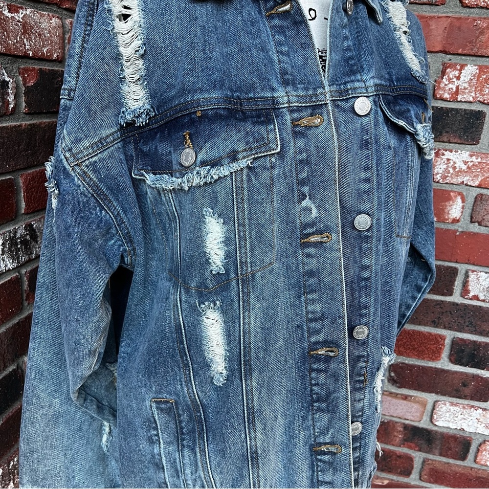 FOREVER 21 DISTRESSED JEAN JACKET SIZE SMALL - Picture 3 of 12